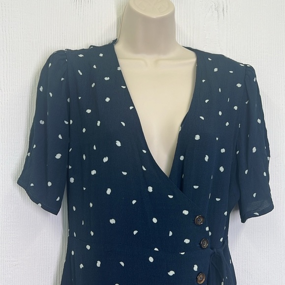 Urban Outfitters - ASTR The Label Button Wrap Polka Dot Navy Midi Dress Size M - Picture 5 of 12